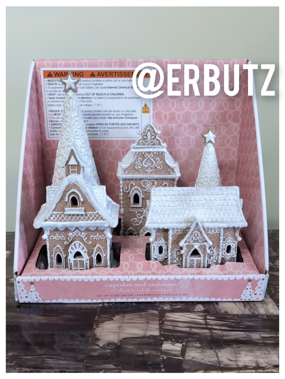 Cupcakes and Cashmere Festive 🎄 5 Piece Light Up Gingerbread Village Set